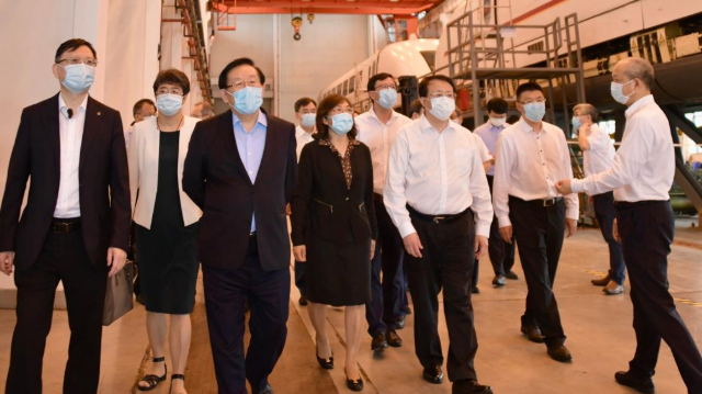 全国政协副主席万钢来校调研高速磁浮交通技术发展